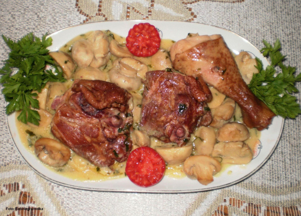 Udka wędzone z kurczaka z pieczarkami.
Przepisy do zdjęć zawartych w albumie można odszukać na forum GarKulinar .
Tu jest link
http://garkulinar.jun.pl/index.php
Zapraszam. #KurczakWędzony #udka #pieczarki #grzyby #obiad #jedzenie #kulinaria