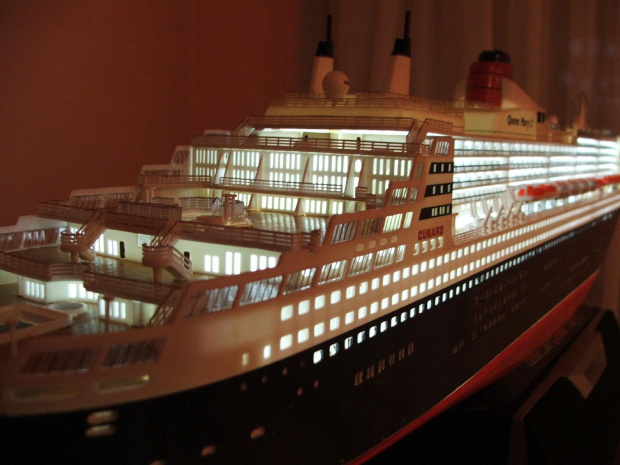 Queen Mary 2, model plastikowy, Revell 1:400