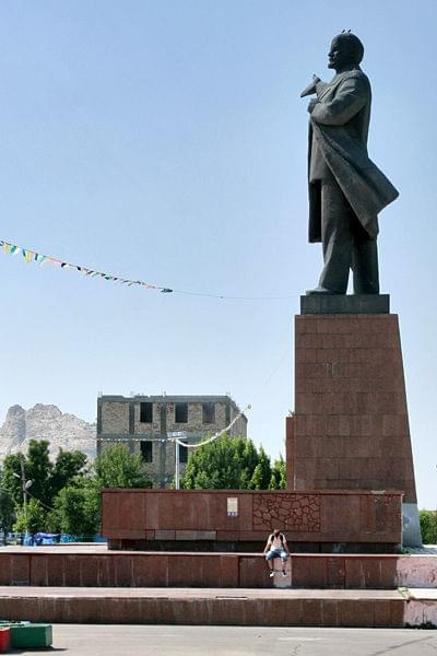 Wskazujący w Osz #kirgistan #lenin