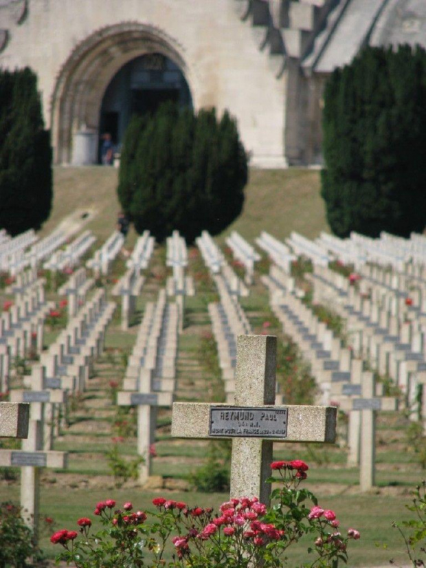 I jeszcze jedno zbliżenie ... każdy krzyż to także jedno konkretne nazwisko - jedna tragedia rodziny, społeczności etc.