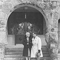 Aktorzy Maria Malicka i Zbigniew Sawan przed wejściem do Hoteli Bristol. Zakopane_1930 r.