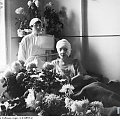 Aktorka Maria Malicka podczas pobytu w szpitalu po wypadku samochodowym. Równe_1929 r.