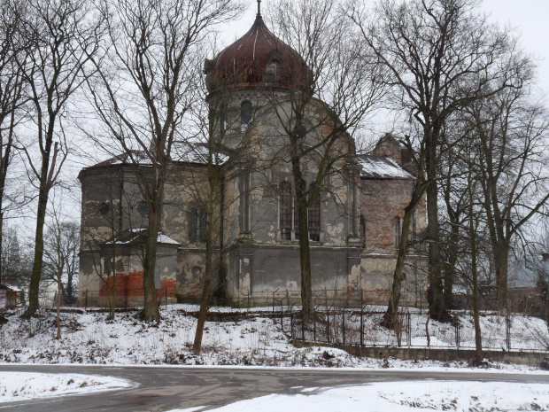 Cerkiew w Starym Dzikowie to właśnie tutaj były realizowane sceny do filmu Andrzeja Wajdy Post mortem. Opowieść katyńska