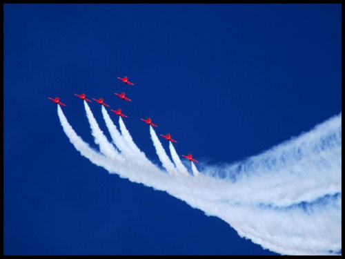 #airshow #air #show #radom #PokazyLotnicze #pokaz #lotnictwo #samoloty #samolot #niebo #chmury #red #arrows #RedArrows