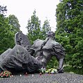 Pomnik Gloria victis na Cmentarzu Powstańców Warszawy na Woli.