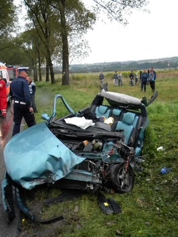 30.08.2010. Droga wojewódzka 780 pomiędzy Czułówkiem a Kaszowem godz. 15:35
Dochodzi do wypadki z udziałem dwóch pojazdów - samochód osobowy z niewyjaśnionych przyczyn zjechał na przeciwległy pas drogi i uderza czołowo w sam. ciężarowy. Poszkodowany ni...