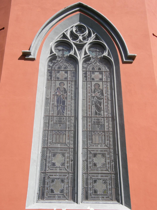 Okno witrażowe,zapowiedź tego co w środku w kapliczce,dostępnej po remoncie.. #czechy #zamki #HradekUNechanic