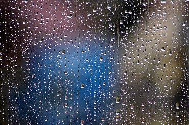 W przygnębiającą pogodę... :) również pojawia się uśmiech :) #krople #woda #deszcz