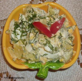 Sałatka jajeczno-ziemniaczana.Przepisy na : http://www.kulinaria.foody.pl/ , http://www.kuron.com.pl/ i http://kulinaria.uwrocie.info #sałatki #przekąski #jajka #ziemniaki #kulinaria #gotowanie #jedzenie #PrzepisyKulinarne