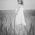 Kasia #kobieta #dziewczyna #portret #łąka #pole #passiv #airking #nikon #d700