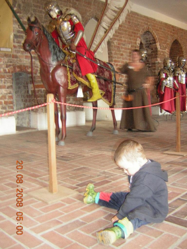 Najmłodszy (!) zwiedzający w historii nowożytnej Zamku w Gniewie. Dzielnie maszerował po schodkach i krużgankach przez bite 2 godziny!