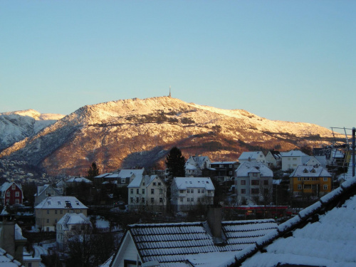 Bergen. Norwegia.Góra Urlyken w oddali. #norwegia #krajobraz #bergen #widoki #podróże #góry #morze