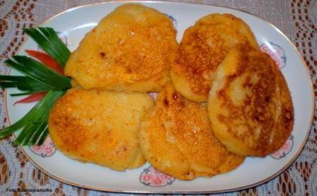 Placki ziemniaczane z gotowanych ziemniaków z bryndzą
Przepisy do zdjęć zawartych w albumie można odszukać na forum GarKulinar .
Tu jest link
http://garkulinar.jun.pl/index.php
Zapraszam. #PlackiZiemniaczane #ziemniaki #bryndza #obiad #jedzenie