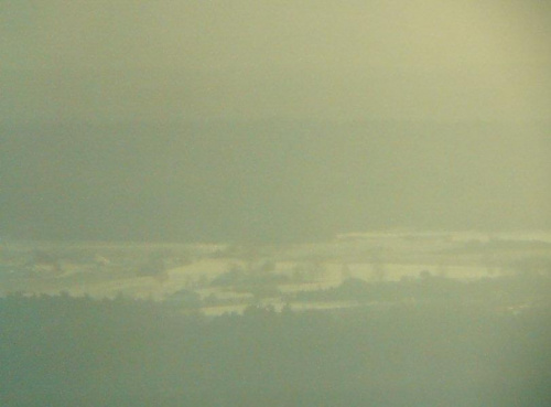 Jura Krakowsko-Częstochowska z Góry Kamieńsk. Więcej zdjęć z G.Kamieńsk w nowym albumie - sprawdź. Zdjęcie przez lornetkę. #GóraKamieńsk #Jura #panorama