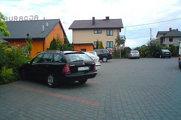 Olszowiec - parking obok restauracji Bocianie Gniazdo #BocianieGniazdo #Olszowiec #Lubochnia #parking #gierkówka