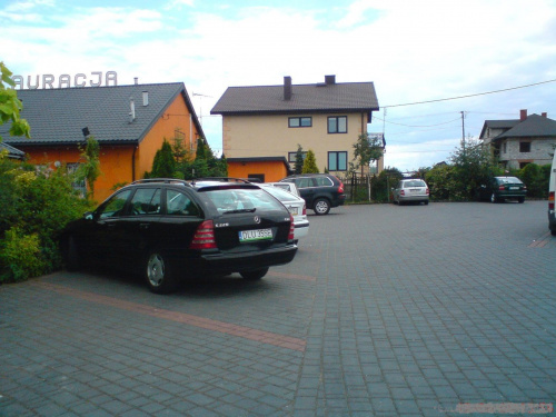 Olszowiec - parking obok restauracji Bocianie Gniazdo #BocianieGniazdo #Olszowiec #Lubochnia #parking #gierkówka