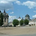 Żółkiew - Rynek,widok na
kolegiatę.