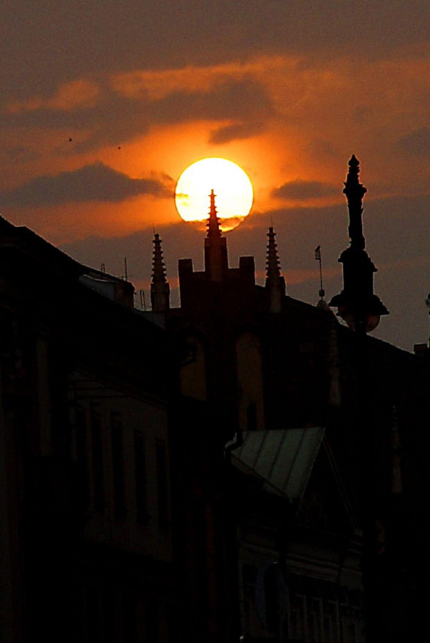 zachodzik słoneczka nad Krakowem