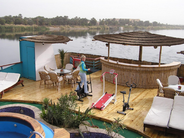Z pokładu statku można podziwiac widoki uprawiając fitness :-) #Egipt #Nil #rejs #Asuan #Luksor #egzotyczne