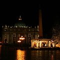 Bazylika, a przed nią szopka watykańska. #bazylika #choinka #Rzym #Watykan #szopka #Noc #święta