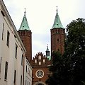 wieże katedry w Płocku