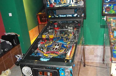 #flipper #pinball #twilight #zone #shadow #fliper #automat #white #water #who #dunnit