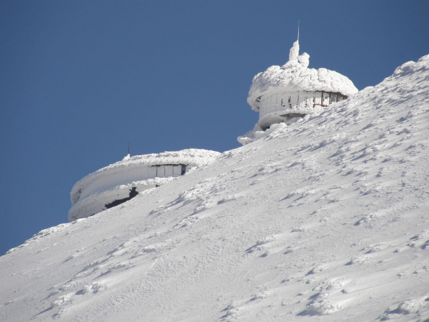 a gdzie talerz ? #śnieżka #talerze #katastrofa #zima #żywioł #śnieg #karkonosze #góry #architektura