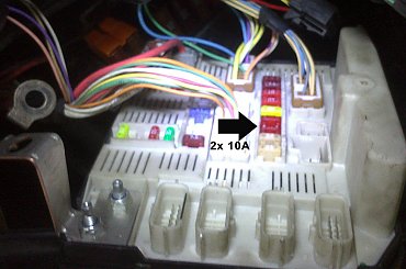 bezpieczniki w komorze silnika Scenic II 2006, 1.5 diesel, 106 KM #bezpieczniki #renault #ScenicII