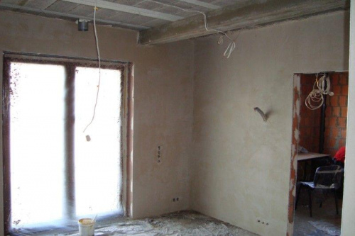 Kwiecień 2009 - pierwsze ściany po tynkowaniu - sypialnia #Kornelia #budowa